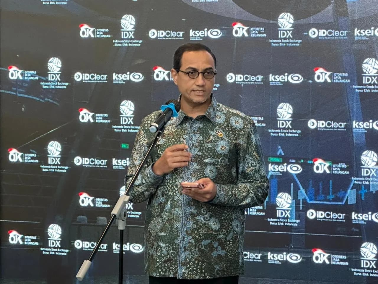OJK Beri Penjelasan Terkait Saham Indonesia Banyak Keluar dari MSCI