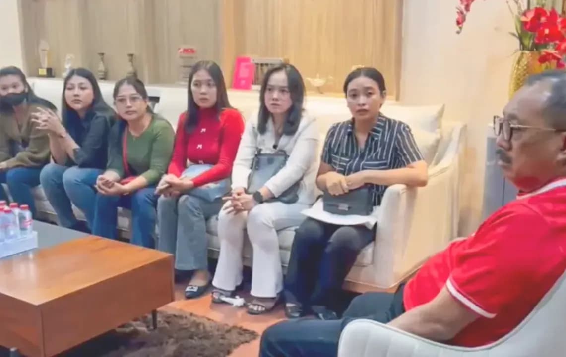 Puluhan Biduan Dangdut di Jatim Tertipu Arisan Bodong Rp1,8 Miliar, Datangi Wakil Wali Kota Surabaya