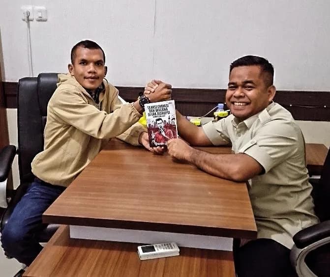 La Isra Apresiasi Buku “Transformasi dan Wacana di Era Disrupsi”, Dorong Anak Muda Aktif Berkarya
