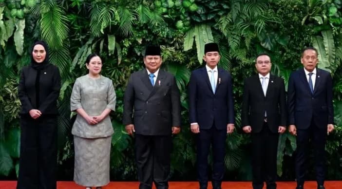 Prabowo Sentil Pengusaha dan Pejabat yang Dilindungi Seragam Hijau dan Cokelat