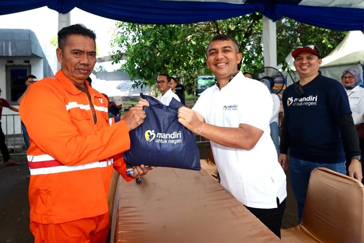 Peringati Hari Kebangkitan Nasional, Bank Mandiri Salurkan 2.800 Paket Sembako di Makassar