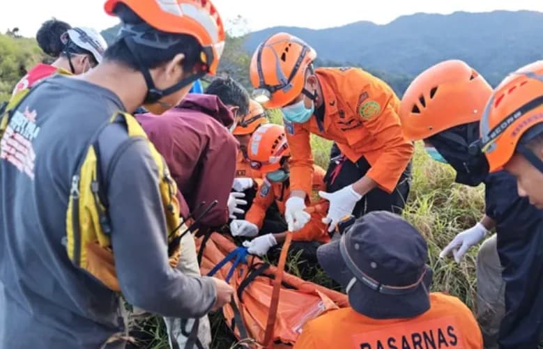 Lima Pendaki Gunung Monrolo Tersambar Petir, Satu Orang Tewas