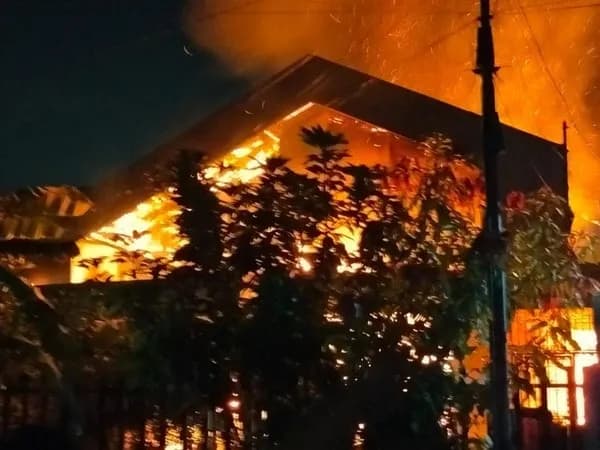 Kebakaran Rumah di Surabaya Tewaskan 2 Orang, Diduga Dipicu Korsleting Cas Motor Listrik