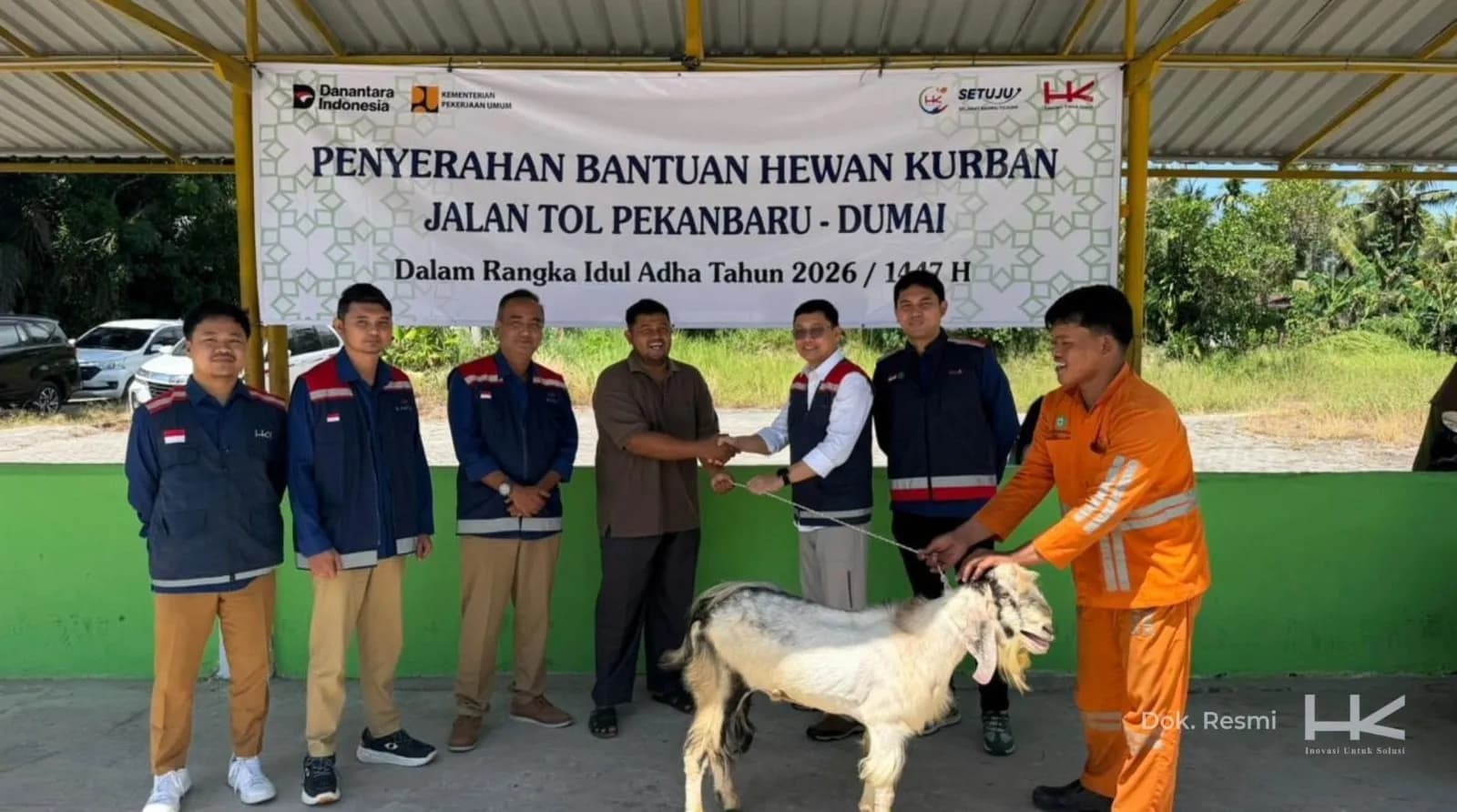 Hutama Karya Grup Salurkan 300 Hewan Kurban di Seluruh Indonesia
