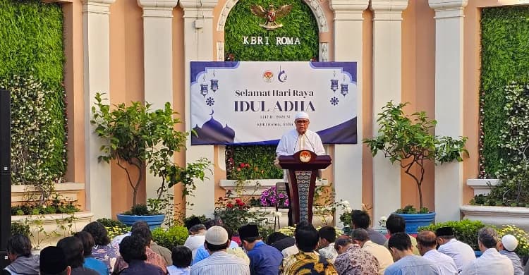 Hangatnya Iduladha di Roma, KBRI Bagikan Daging Kurban untuk Diaspora Indonesia
