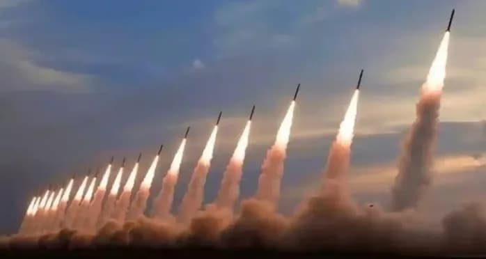 Usai Pulau Sirik Diserang, Iran Bombardir Pangkalan Militer AS