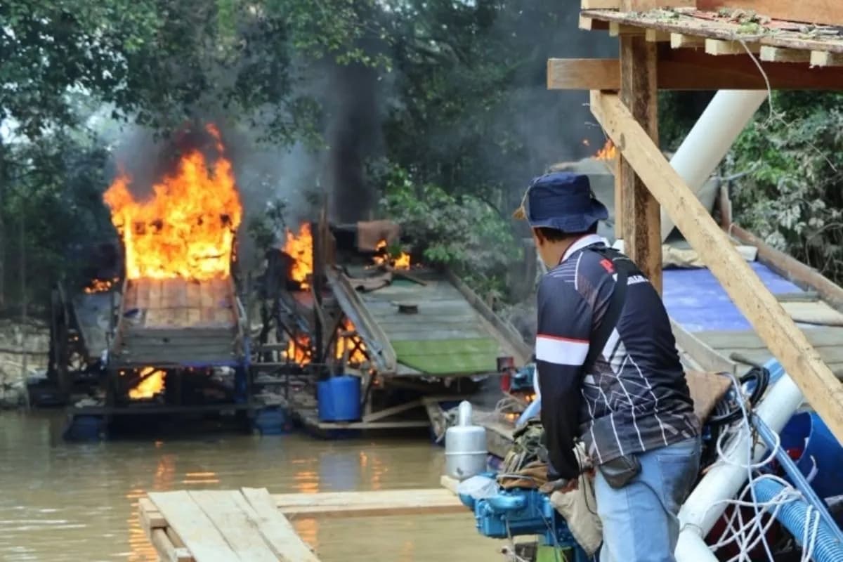 145 Rakit Tambang Emas Ilegal Dibakar di Kuansing, Pelaku Menghilang Sebelum Digerebek