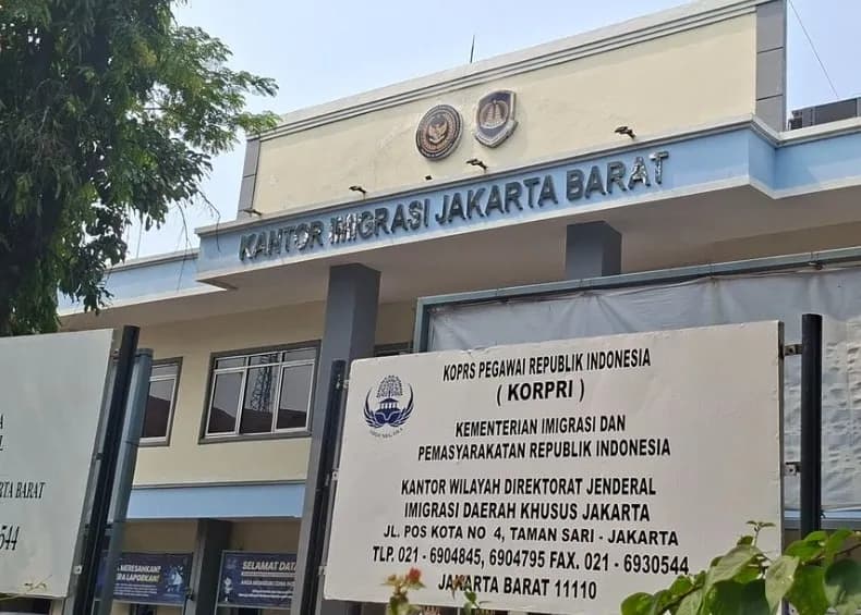 KPK Amankan 13 Orang termasuk Kepala Imigrasi Jakbar