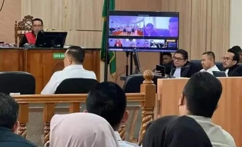 Sidang Korupsi Gubernur Riau Memanas, Abdul Wahid Singgung Klaim "Banyak Tangan di KPK"