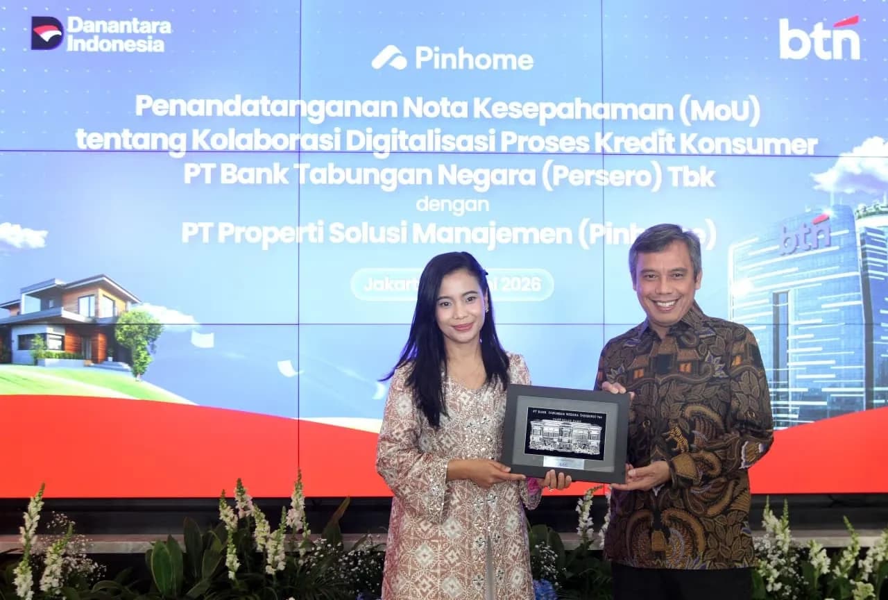 Direktur Utama BTN Nixon LP Napitupulu (kanan) dan CEO Founder Pinhome Dayu Dara Permata (kiri)