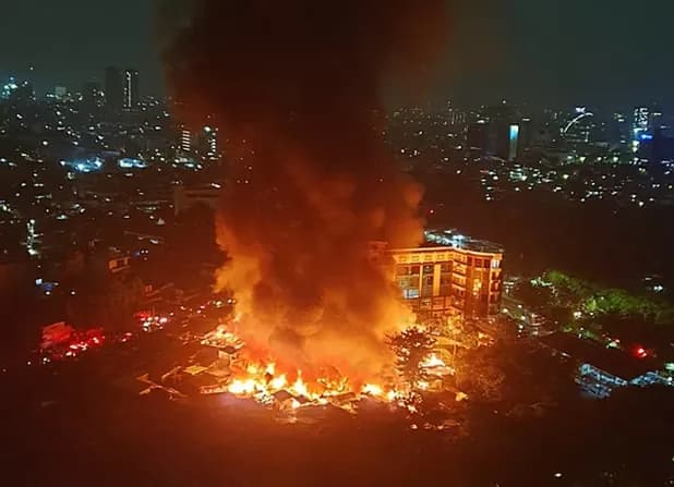Lansia 80 Tahun Tewas dalam Kebakaran Permukiman Padat di Cideng Jakarta