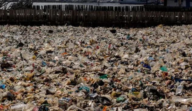 Sampah Kiriman dari Hulu Kepung Muara Angke