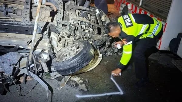 Ambulans Tabrak Truk di Tol Permai, Perawat dan Dua Keluarga Pasien Tewas
