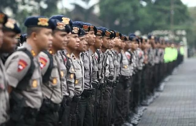 Tok! DPR Sahkan UU Polri, Usia Pensiun Kapolri Kini Bisa Diperpanjang