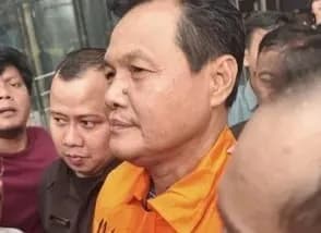 Bupati Muara Enim Edison Resmi Ditahan KPK, Bungkam Saat Digiring ke Mobil Tahanan