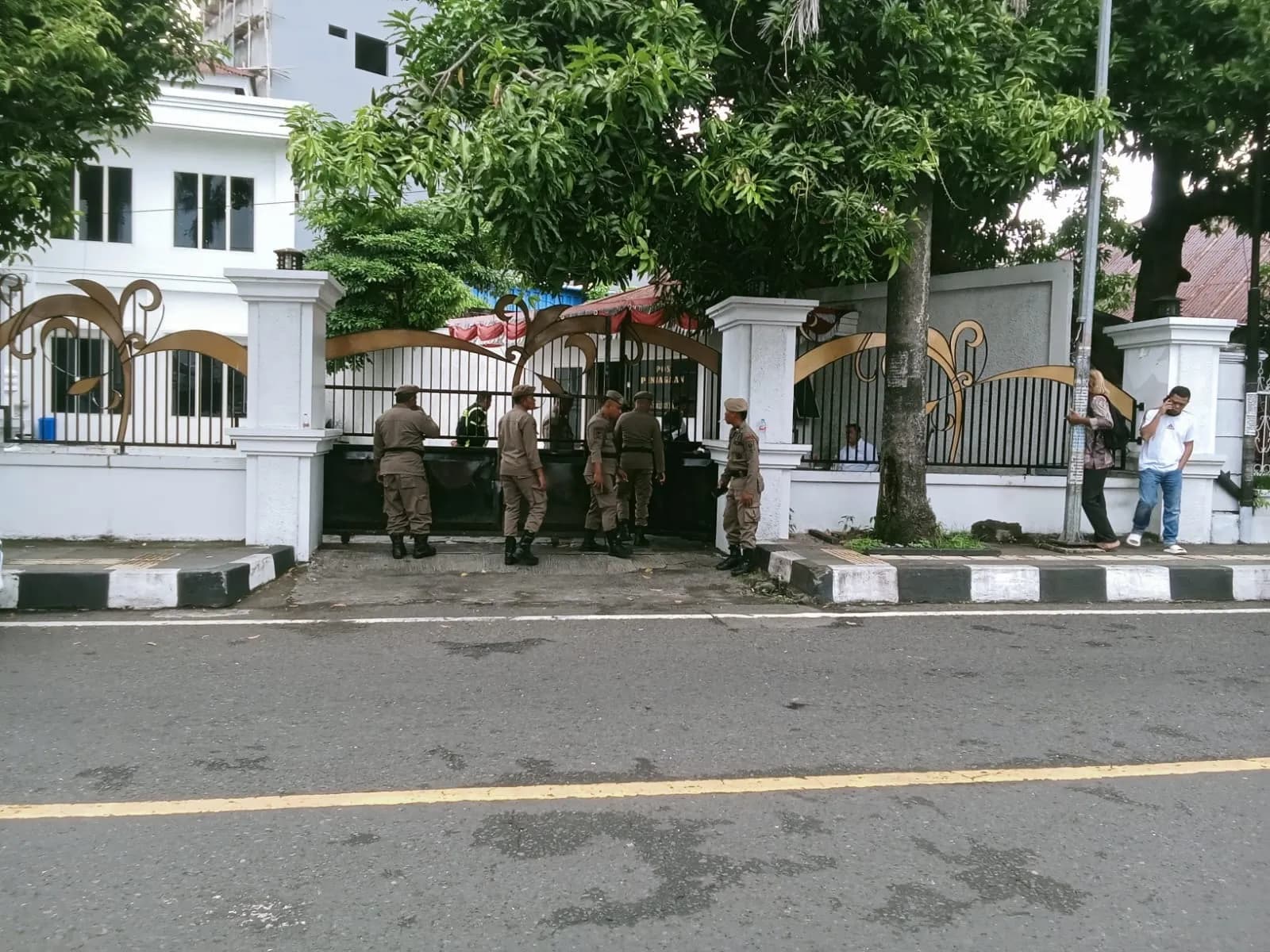 Rapat Tertutup KPK dan Pemprov Malut Dijaga Ketat, Wartawan Dilarang Mendekat
