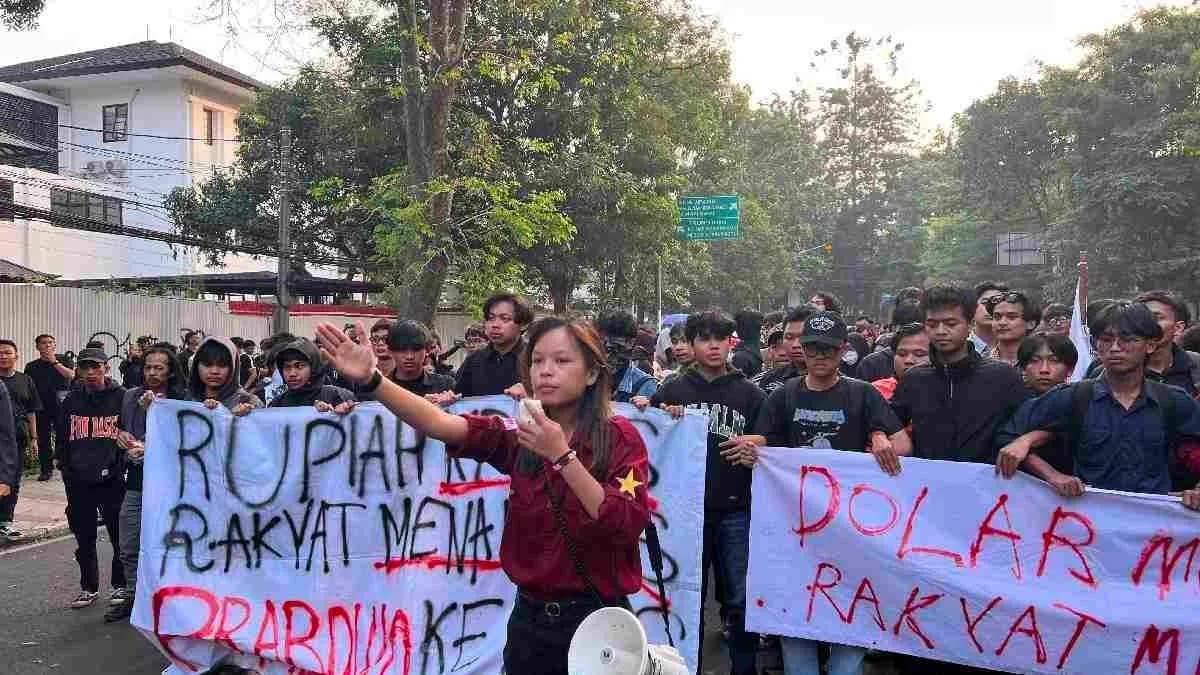 Di Bandung Mahasiswa Protes ke DPRD Lemahnya Rupiah Hingga Kenaikan BBM