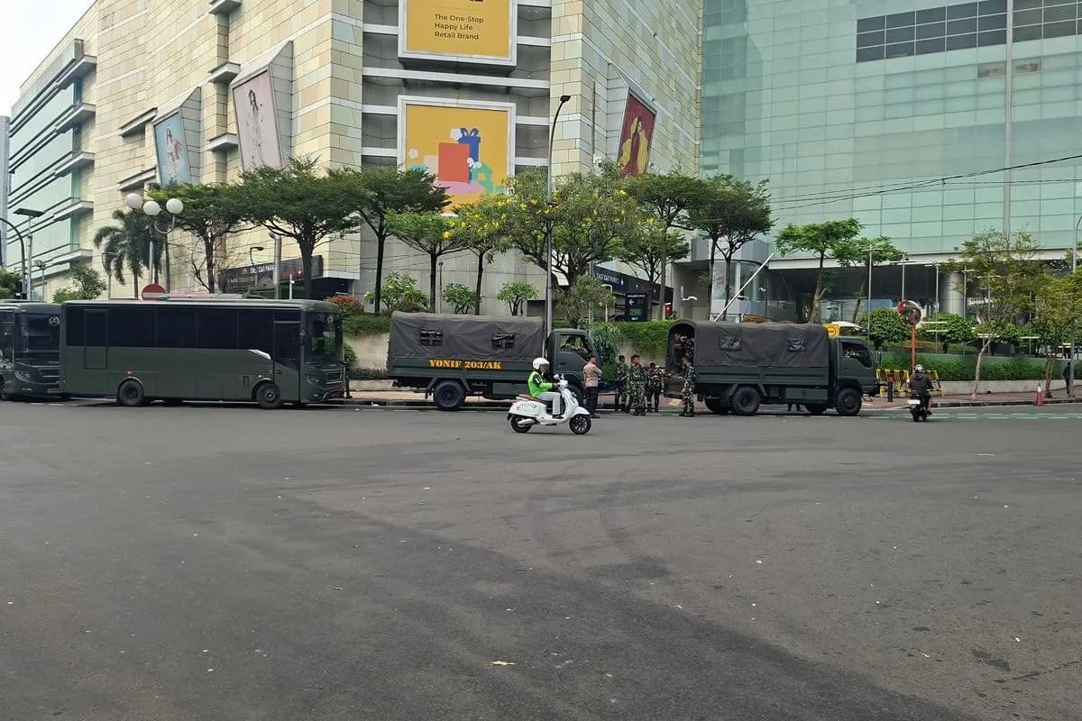 TNI Perketat Pengamanan Bundaran HI Jelang Demo BBM dan Kritik untuk Prabowo