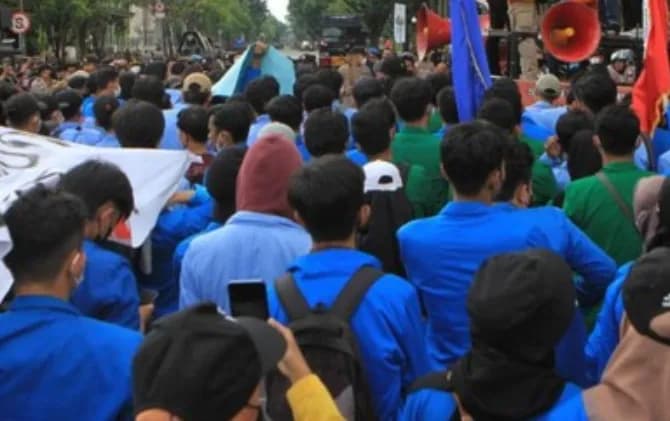 7 Desakan Darurat Ekonomi Kembali Disuarakan BEM FEB Unair