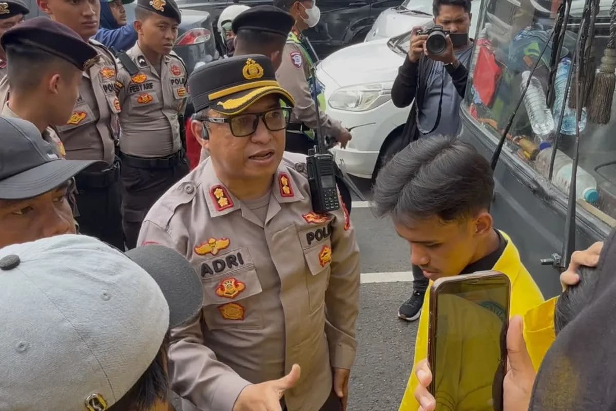 Mahasiswa Tantang Polisi Tunjukkan Dasar Hukum Larangan Demo di Bundaran HI