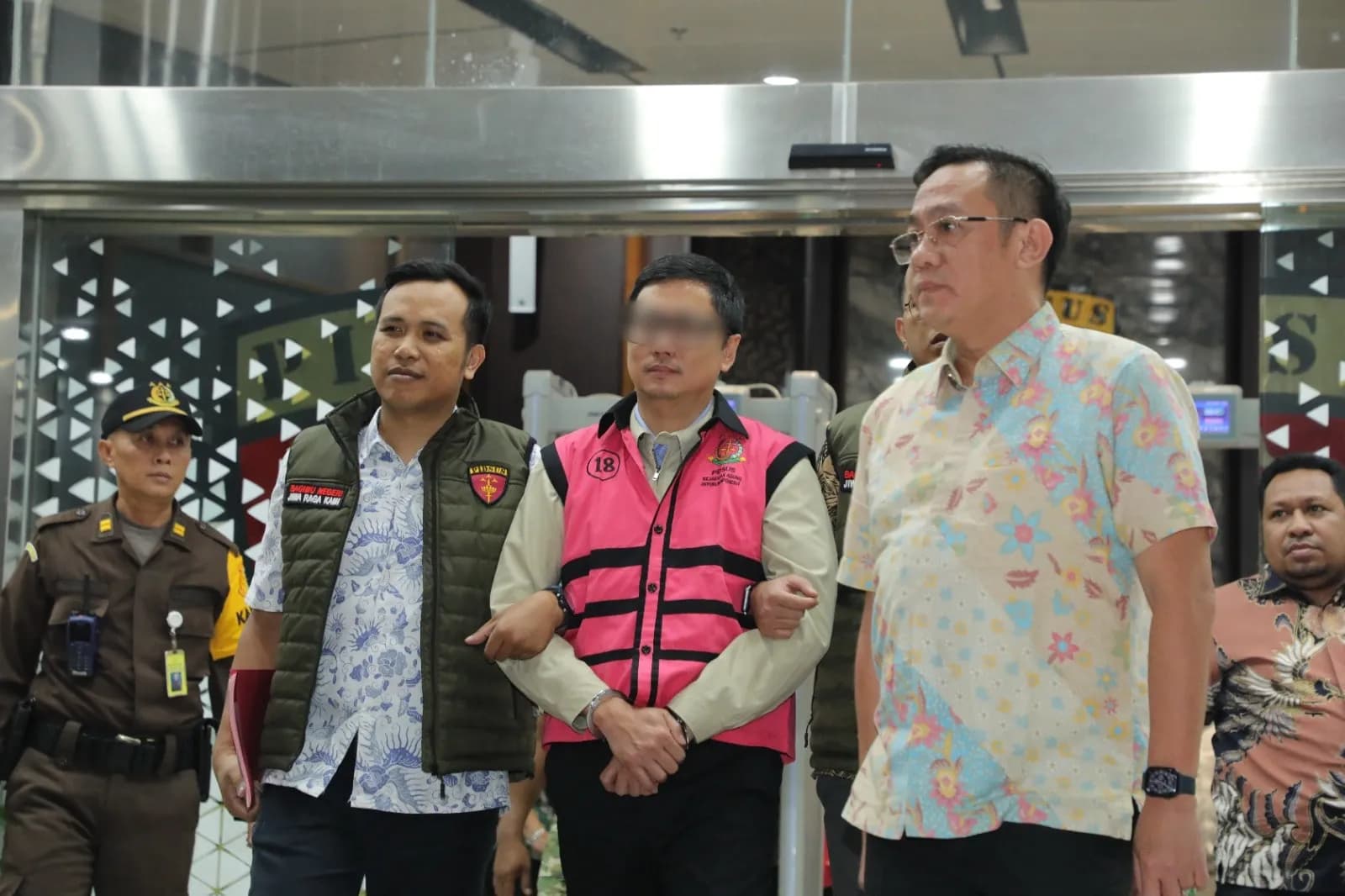 Kejagung Menetapkan Komisaris PT YAT, Sebagai Tersangka Baru Kasus MBG