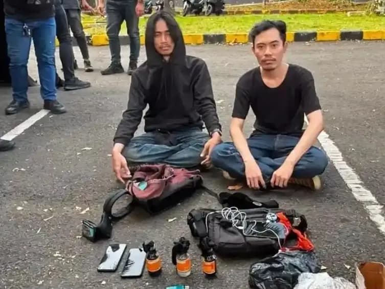 Polisi Tetapkan Pembawa Bom Molotov di Demo Mahasiswa UI Sebagai Tersangka