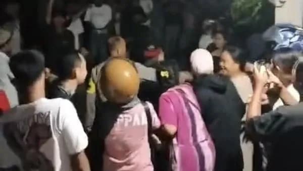 Kantor Kelurahan Jadi Lokasi Pesta Miras, Dua Lurah di Kendari Digerebek Warga