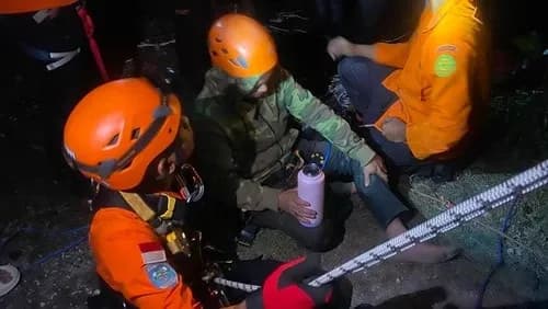Nekat Selamatkan Anjing, Pria 55 Tahun Terjebak di Tebing Curam Pantai Pandawa