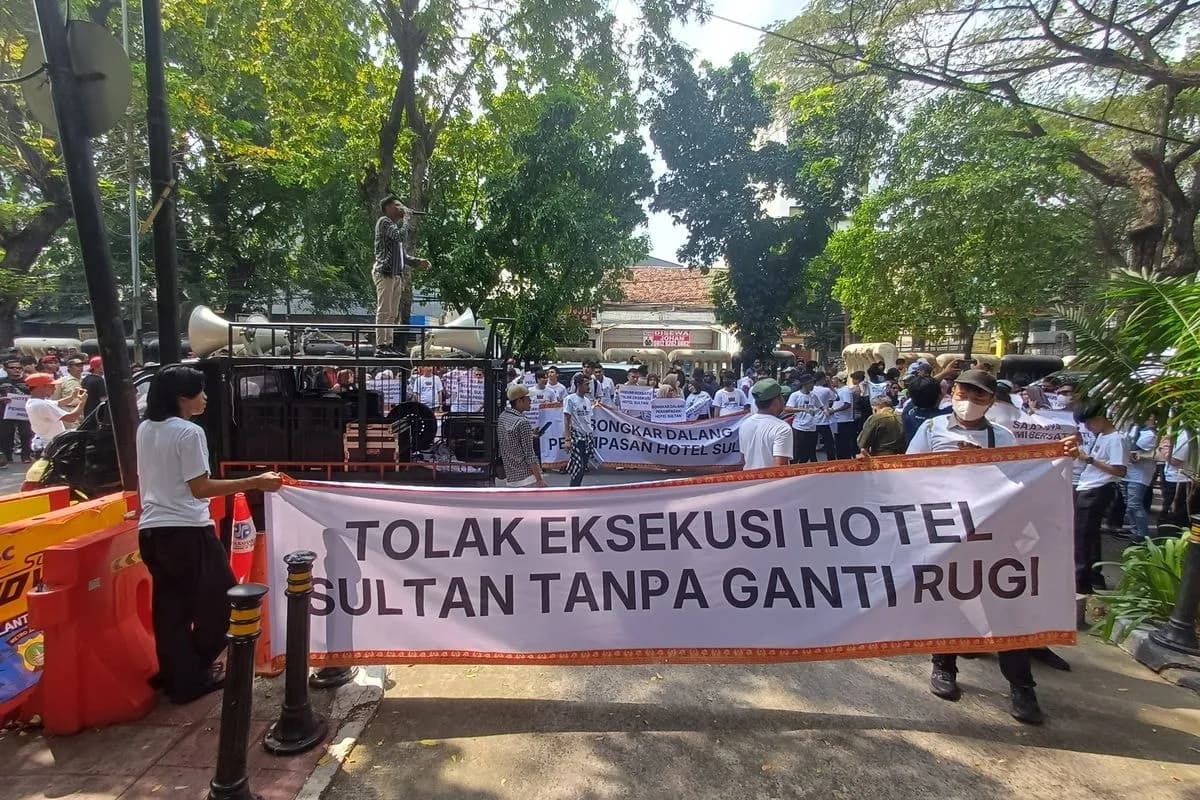 Jelang Eksekusi Hotel Sultan, Massa Kepung PN Jakarta Pusat dan Tuntut Pembatalan Pengosongan