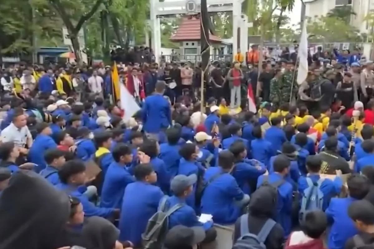 Mahasiswa Kalsel Desak Pemprov dan DPRD, Hentikan MBG Hingga Batalkan Kenaikan BBM
