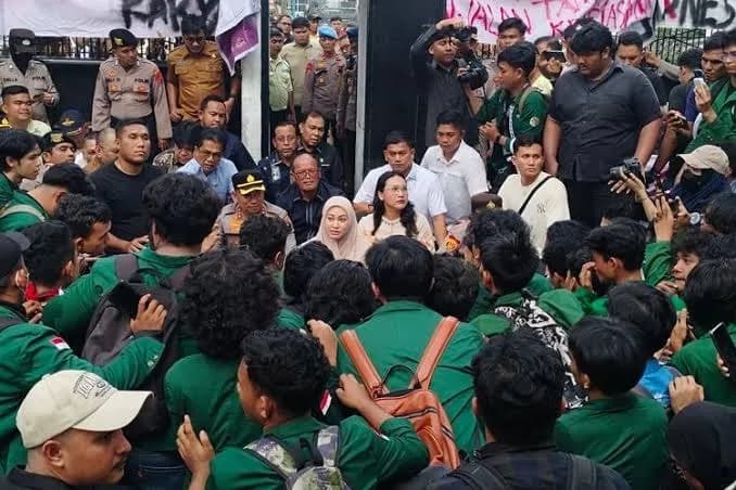 Mahasiswa Geruduk DPRD Medan, Desak Evaluasi MBG