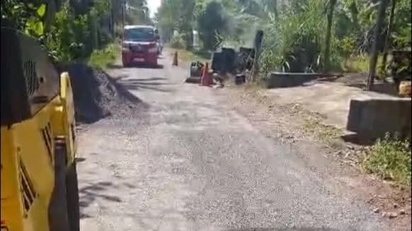 DPUBM Kabupaten Malang Lakukan Perbaikan Jalan Sepanjang-Talangsuko Kecamatan Turen dengan Metode Lapen