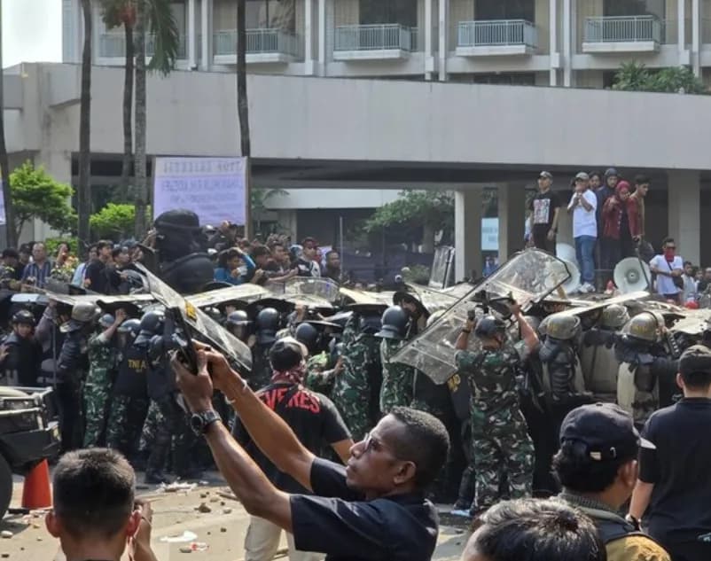 Eksekusi Hotel Sultan Ricuh, Wamensesneg Hadir di Lokasi