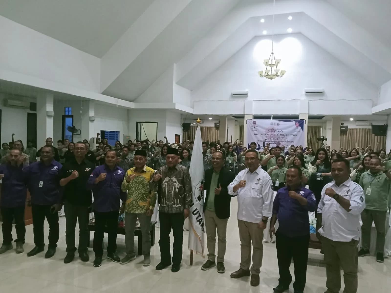 Sarbin Sehe Lepas Kontingen Pasparawi Malut, Targetkan Tampil Maksimal dan Raih Juara Nasional