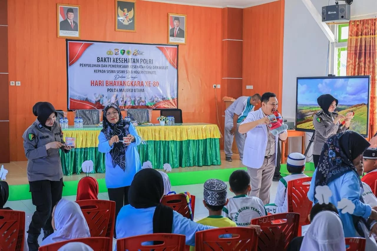 Polda Malut Sentuh Siswa Disabilitas Lewat Bakti Kesehatan