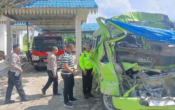 Travel Hantam Truk di Tol Batu Bara, 4 Penumpang Tewas dan 17 Lainnya Terluka