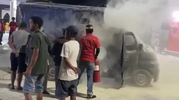 Main HP Saat Isi BBM, Pikap Bermuatan Jeriken Pertalite Terbakar