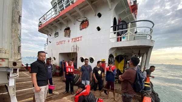 KM Batam Indah 9 Tenggelam di Jalur Pelayaran Internasional, Delapan ABK Selamat
