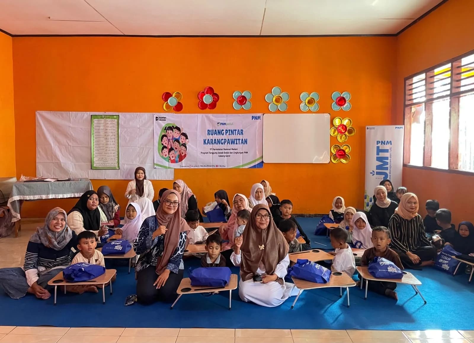 Senangnya Anak-Anak Belajar Gratis di Ruang Pintar PNM Karangpawitan