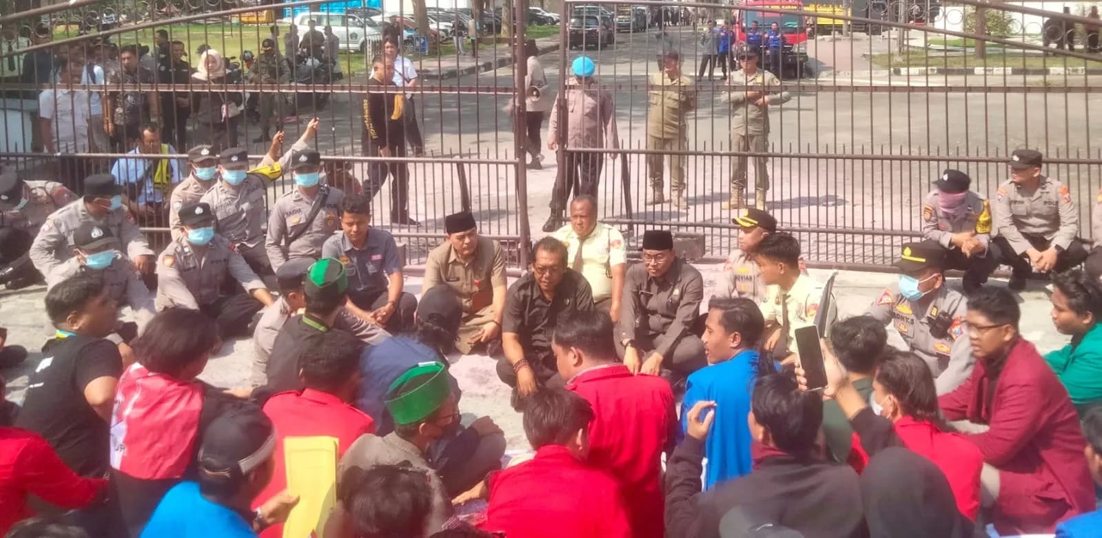 Ditemui Langsung Ketua DPRD Blitar, Mahasiswa Sampaikan 11 Tuntutan Kebijakan Nasional