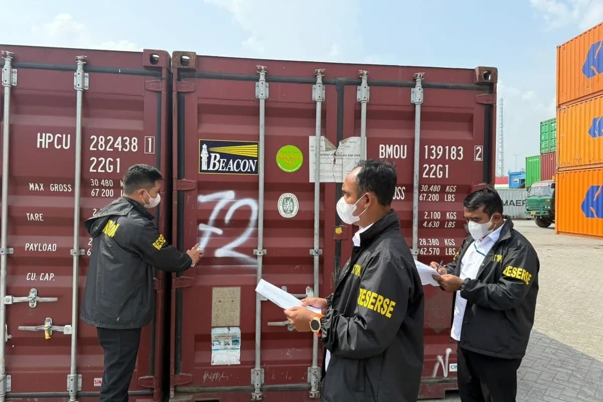 Polri Periksa 87 Kontainer Fatty Matter di Priok, 300 Dokumen Ekspor Disita