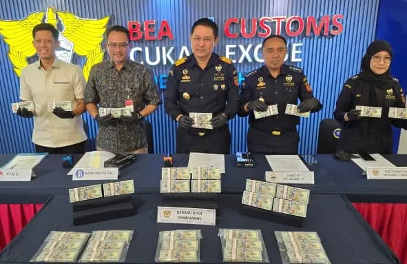 Bea Cukai Gagalkan WN Thailand Bawa Uang Tunai Rp6,5 Miliar ke Indonesia