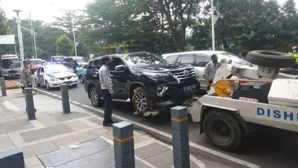 Mobil Mewah Tak Lagi Kebal, Pramono Tegaskan Razia Parkir Liar Berlaku Tanpa Pandang Bulu