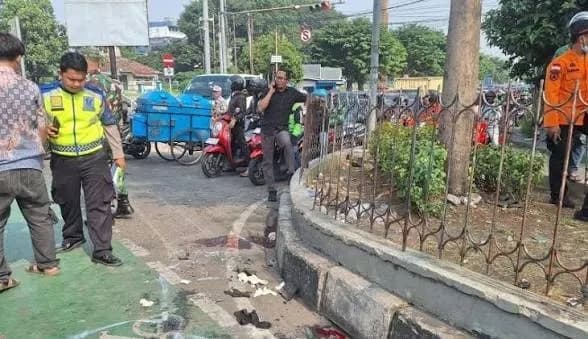 Truk Diduga Rem Blong Terjang Motor di Bekasi, Satu Tewas dan Lima Luka-Luka