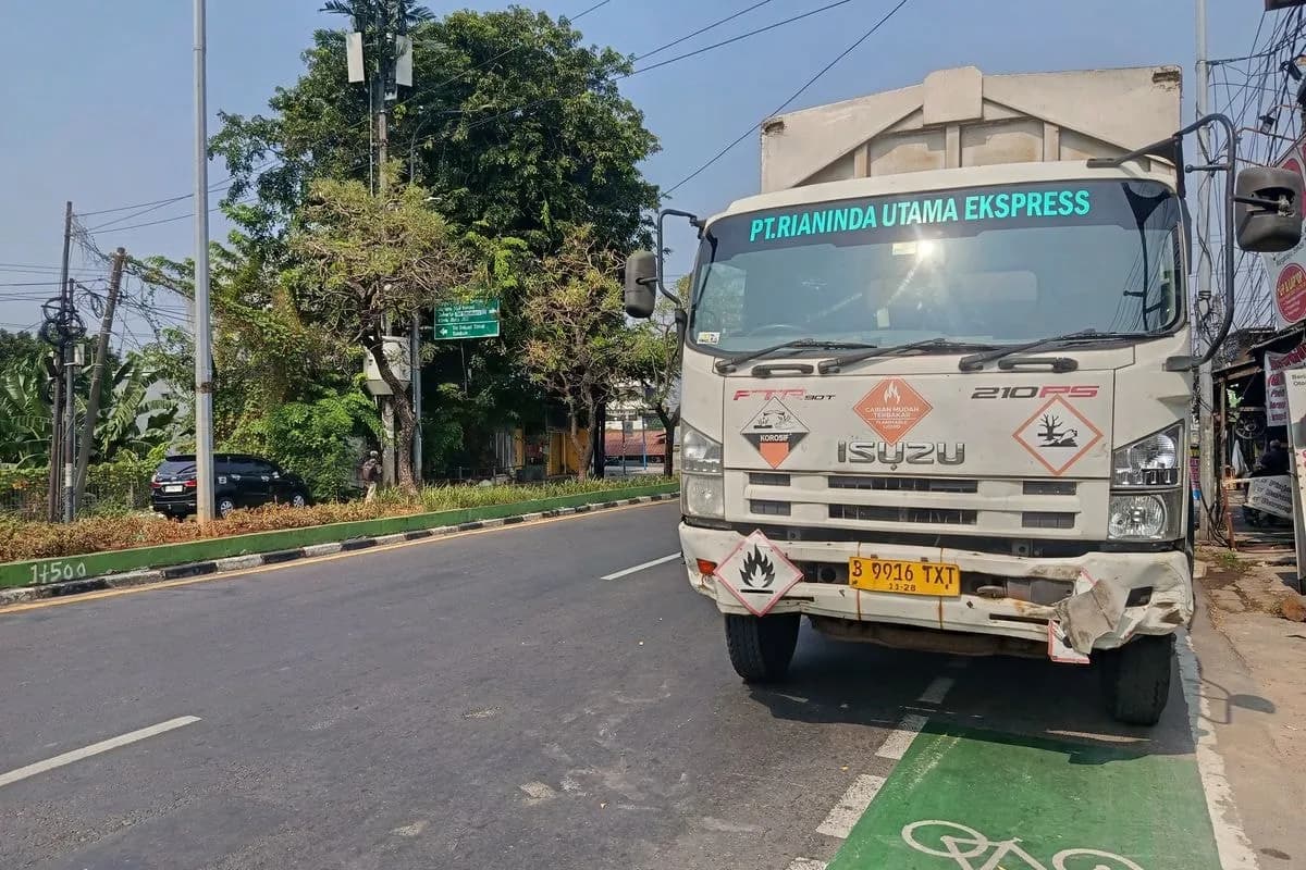 Kecelakaan Maut di Simpang Unisma Bekasi, Truk Hantam Enam Motor Saat Lampu Merah