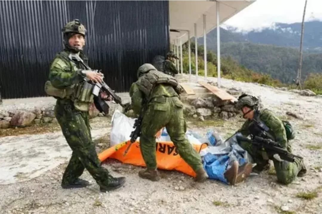 TNI Kerahkan Tiga Helikopter Evakuasi Jenazah Pilot AS yang Diduga Ditembak KKB di Yahukimo