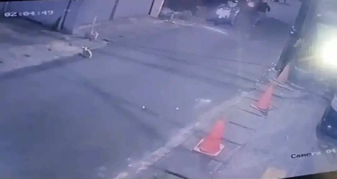 Rumah Pengacara di Ciracas Diteror Bom Molotov, Aksi Pelaku Terekam CCTV