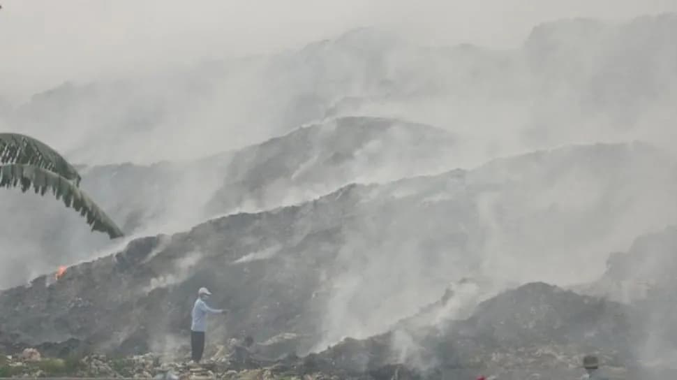 Asap TPA Jatiwaringin Mengancam, Warga Diminta Jauhi Radius 1,7 Km dan Pakai Masker
