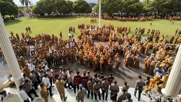 PPPK Tidore Demo Tolak Dirumahkan, Wali Kota Pilih Pangkas Tunjangan