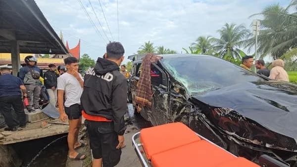 Kecelakaan Beruntun di Padang Pariaman Tewaskan Sopir dan Lukai 10 Orang